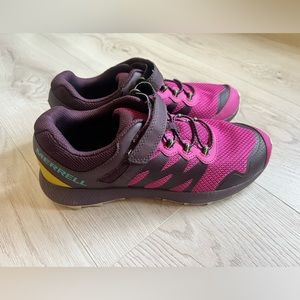 Merrel girls tennis shoe